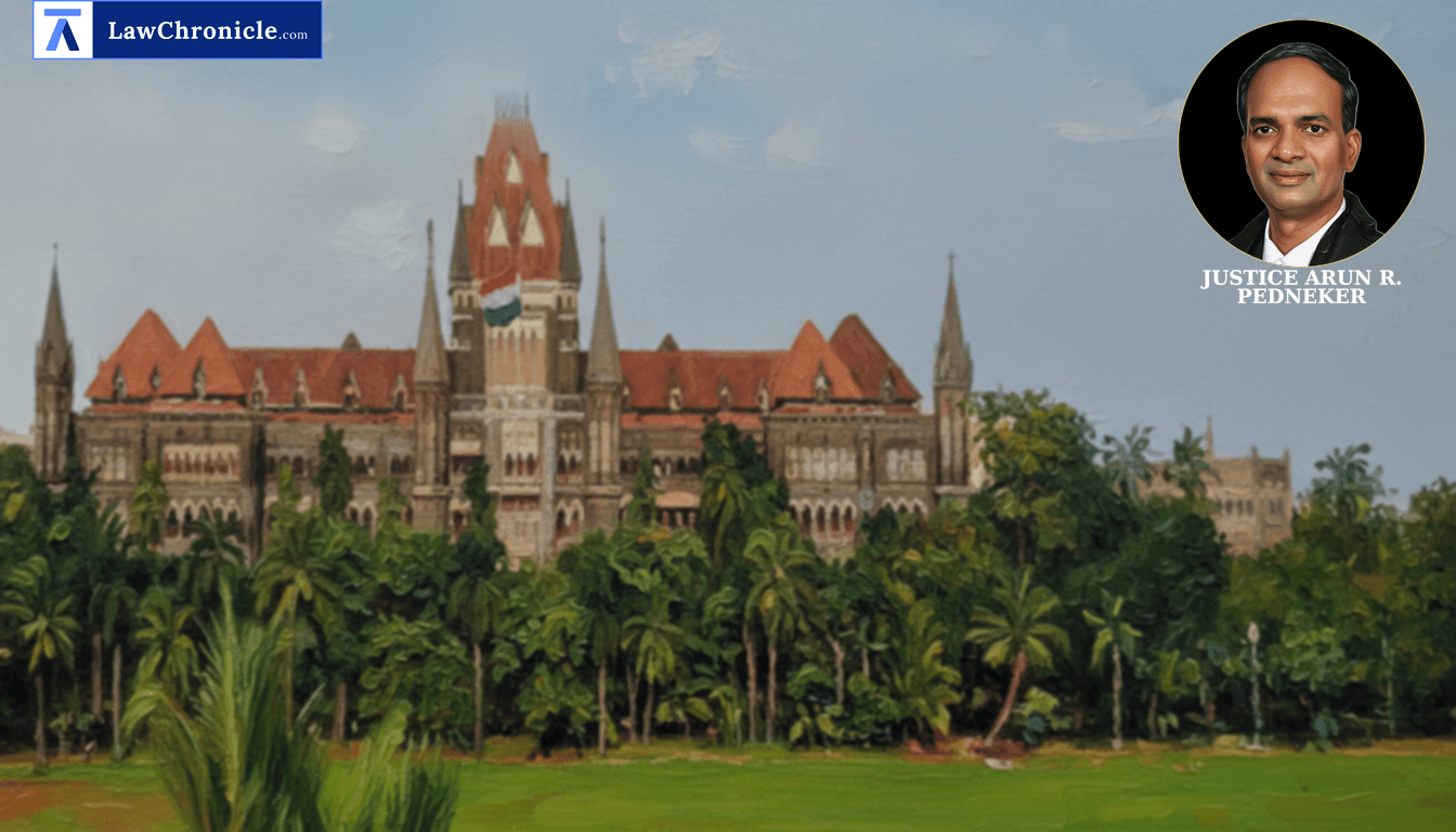Temporary Access on Govt Land does not attract right to erect Exclusive Gates: Bombay HC