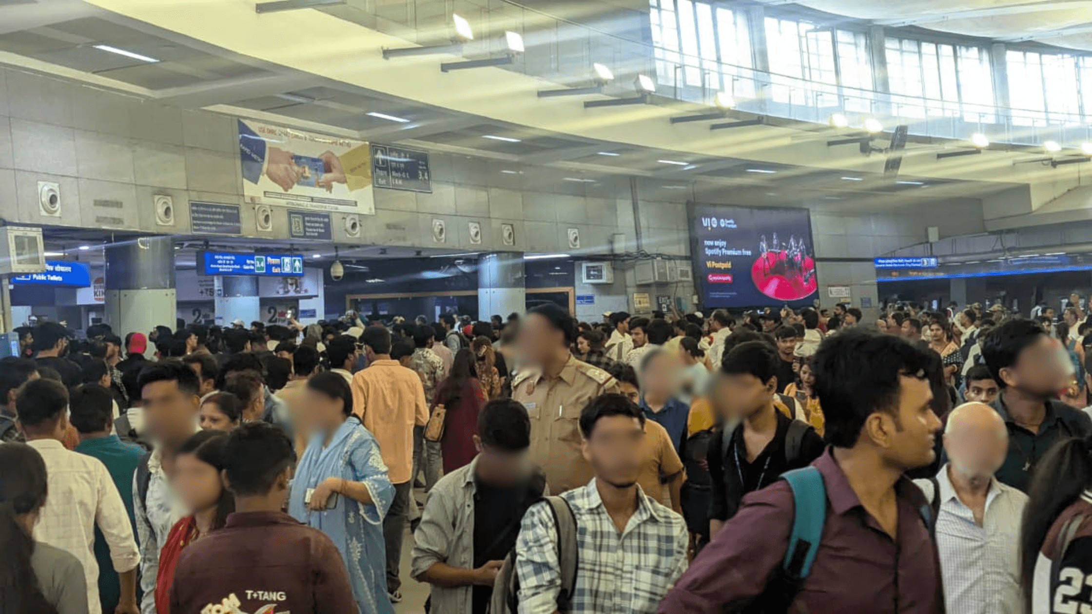 rajiv chowk metro.png